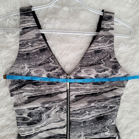 Guess Dress size XXS ptp 14.5 inches Marble Design - Picture 5 of 7